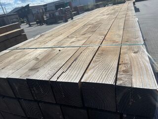 Ca. 27x Douglas Balken Fijnbezaagd, 120x120mm, lengte 400cm